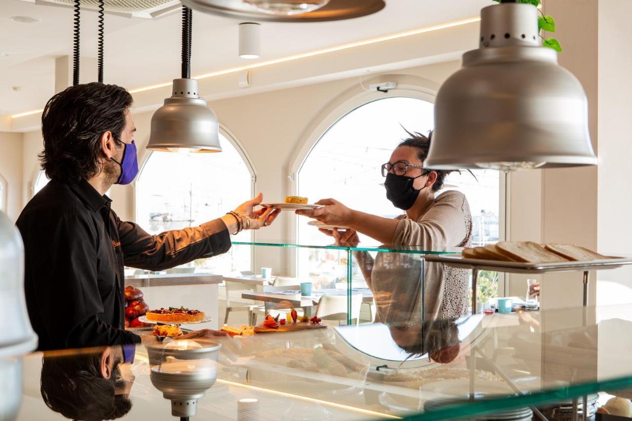 Hotel Alexandra - Beach Front - Healthy Xxl Breakfast & Brunch Included Until 12 30pm Misano Adriatico