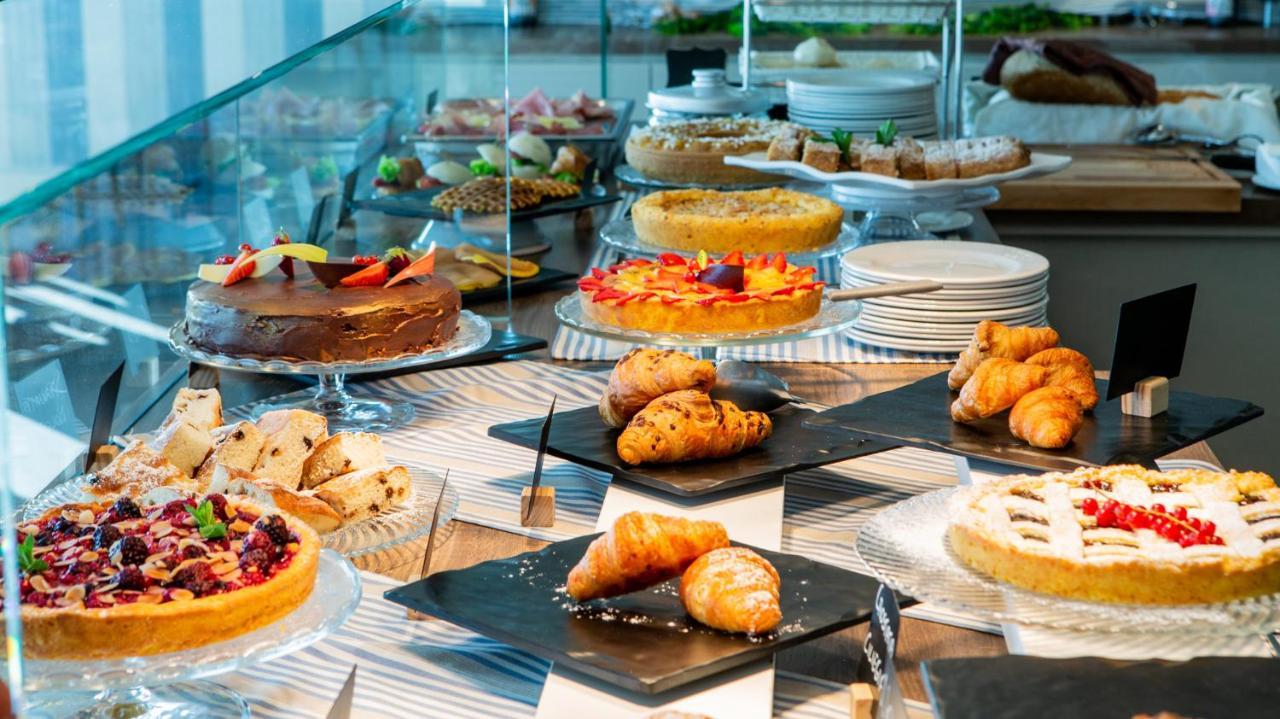 Alexandra - Beach Front - Healthy Xxl Breakfast & Brunch Included Until 12 30pm Misano Adriatico